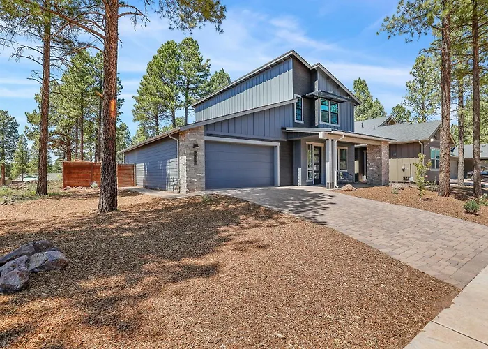 Newly Built Exquisite Luxury Home Perfect Location Central Ac Fire-Pit And So Much More