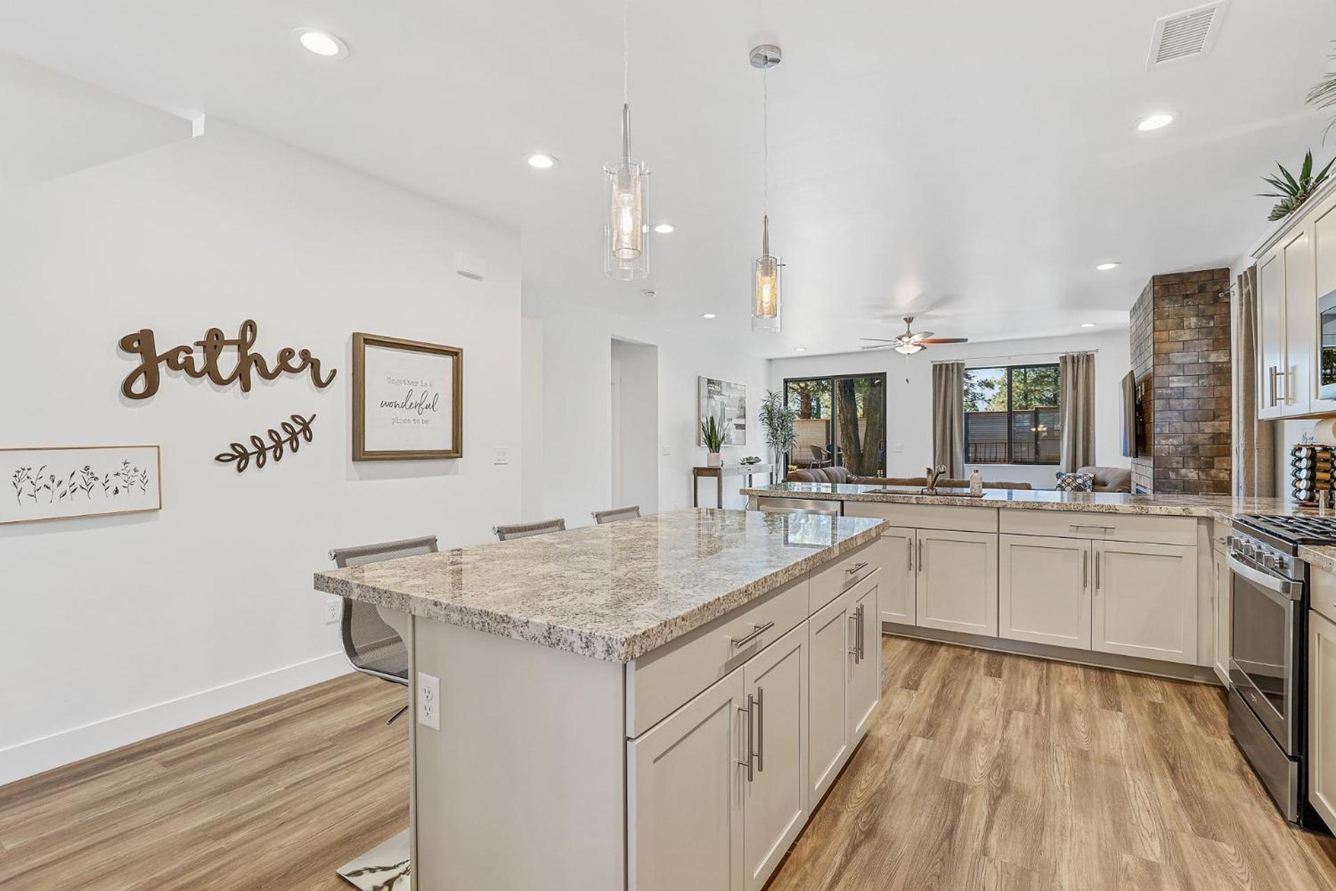 Newly Built Exquisite Luxury Perfect Location Ac Fire-pit And So Much Flagstaff